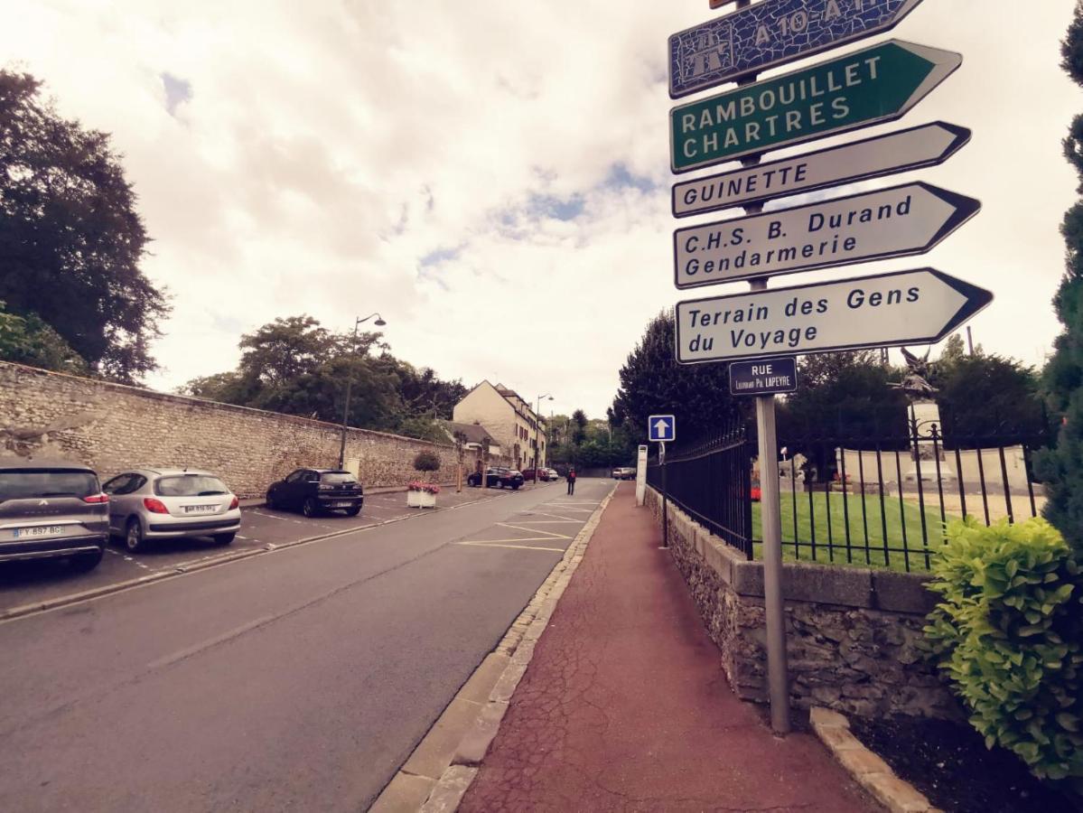 Appartement Pres De La Gare Rer C-Spacieux 4 Pieces Etampes Bagian luar foto